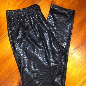 Leather patterned leggings